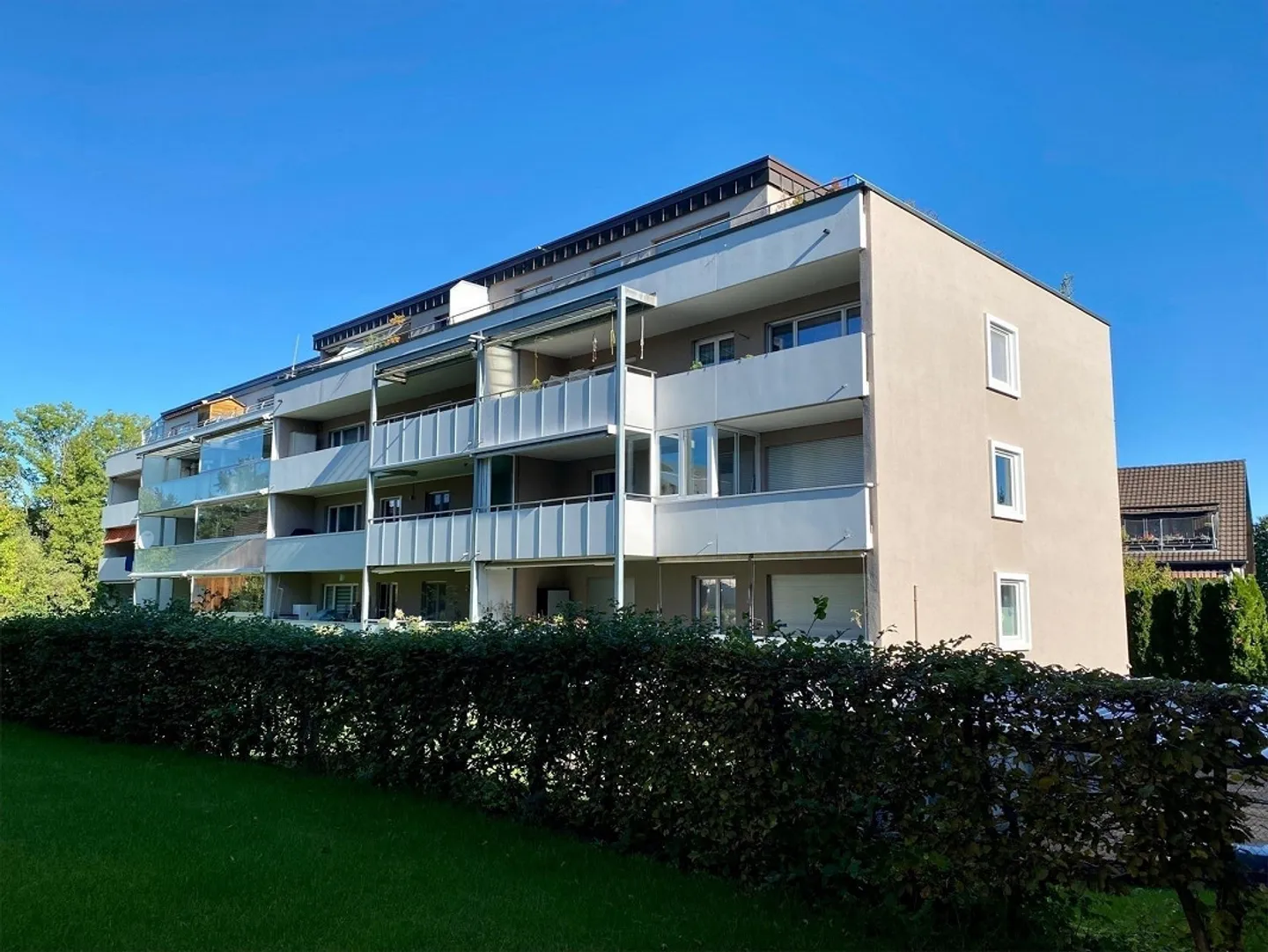 Helle 3.5-Zi-Wohnung mit grossem Balkon – zentral & ruhig! - Foto 1 von 23