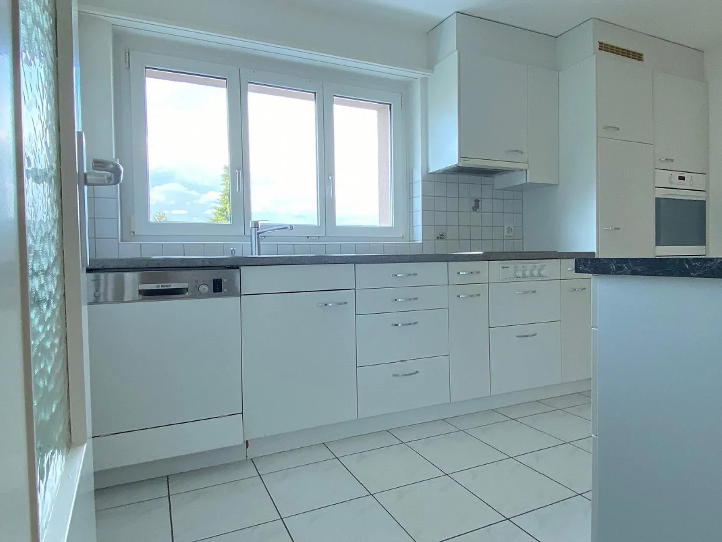 Helle 3.5-Zi-Wohnung mit grossem Balkon – zentral & ruhig! - Foto 2 von 23