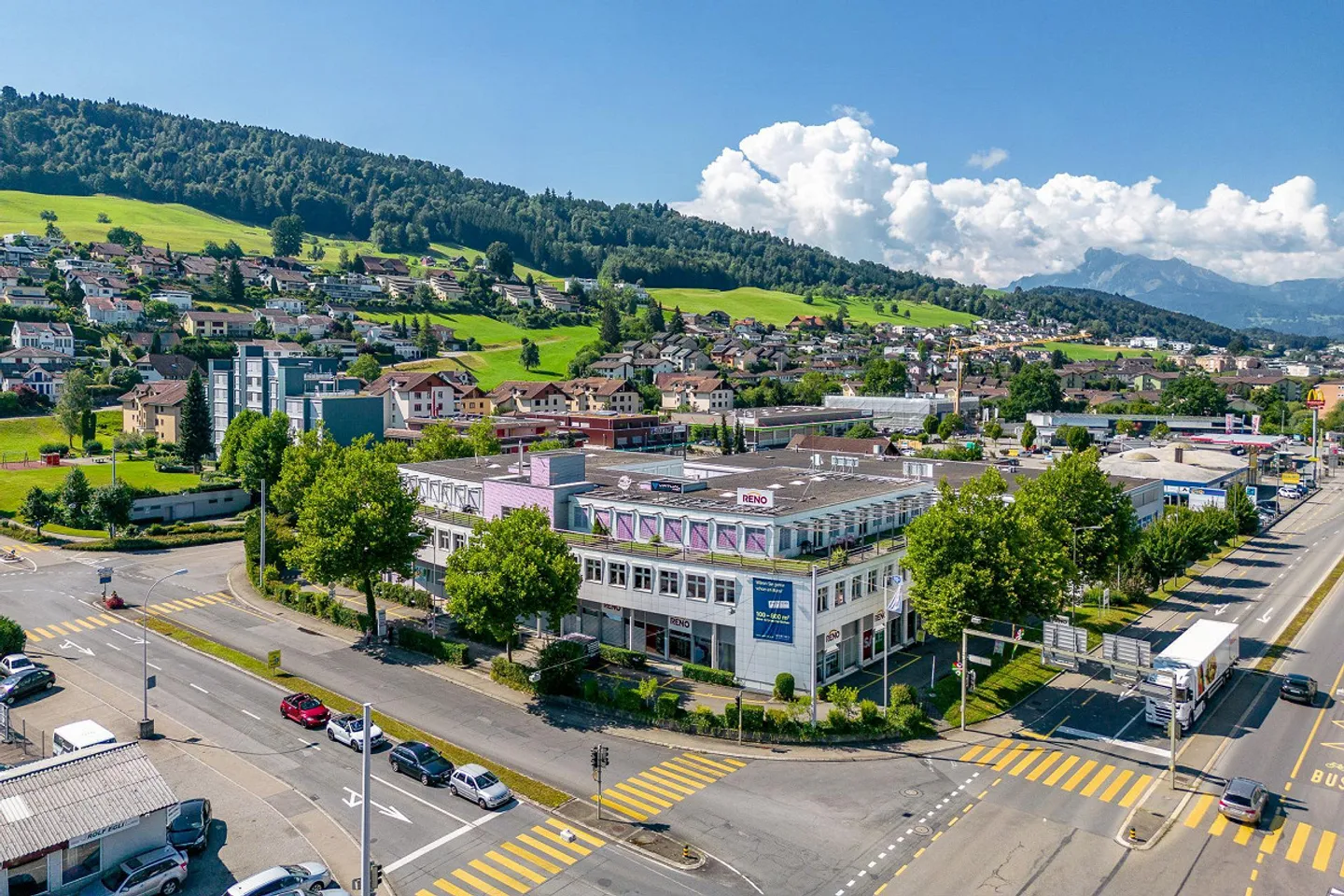 Spazio commerciale attraente direttamente sull'autostrada a Dierikon LU - Foto 1 di 13