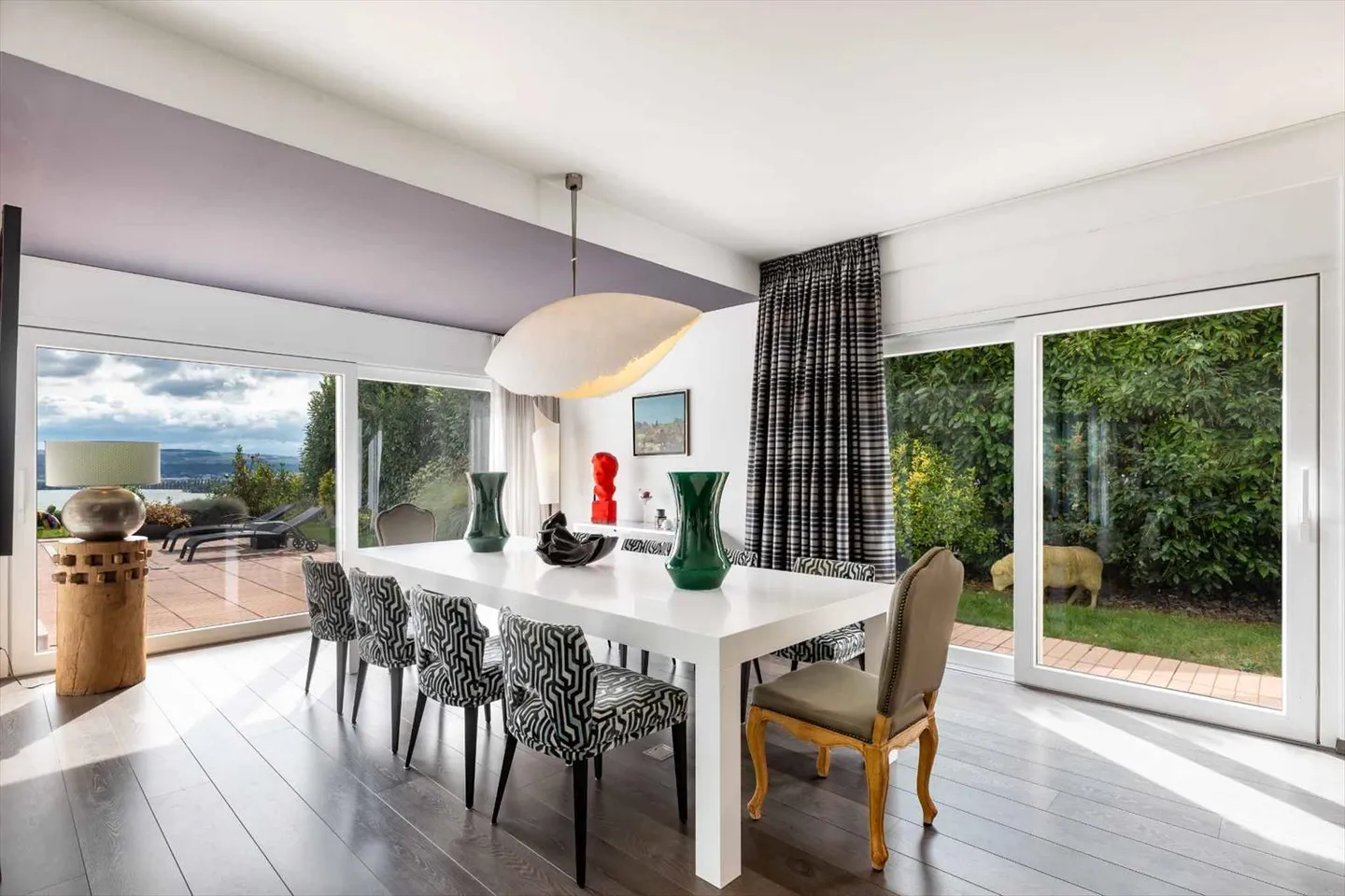 Magnifica villa contemporanea con vista sul lago di Neuchâtel e sulle Alpi - Foto 8 di 13