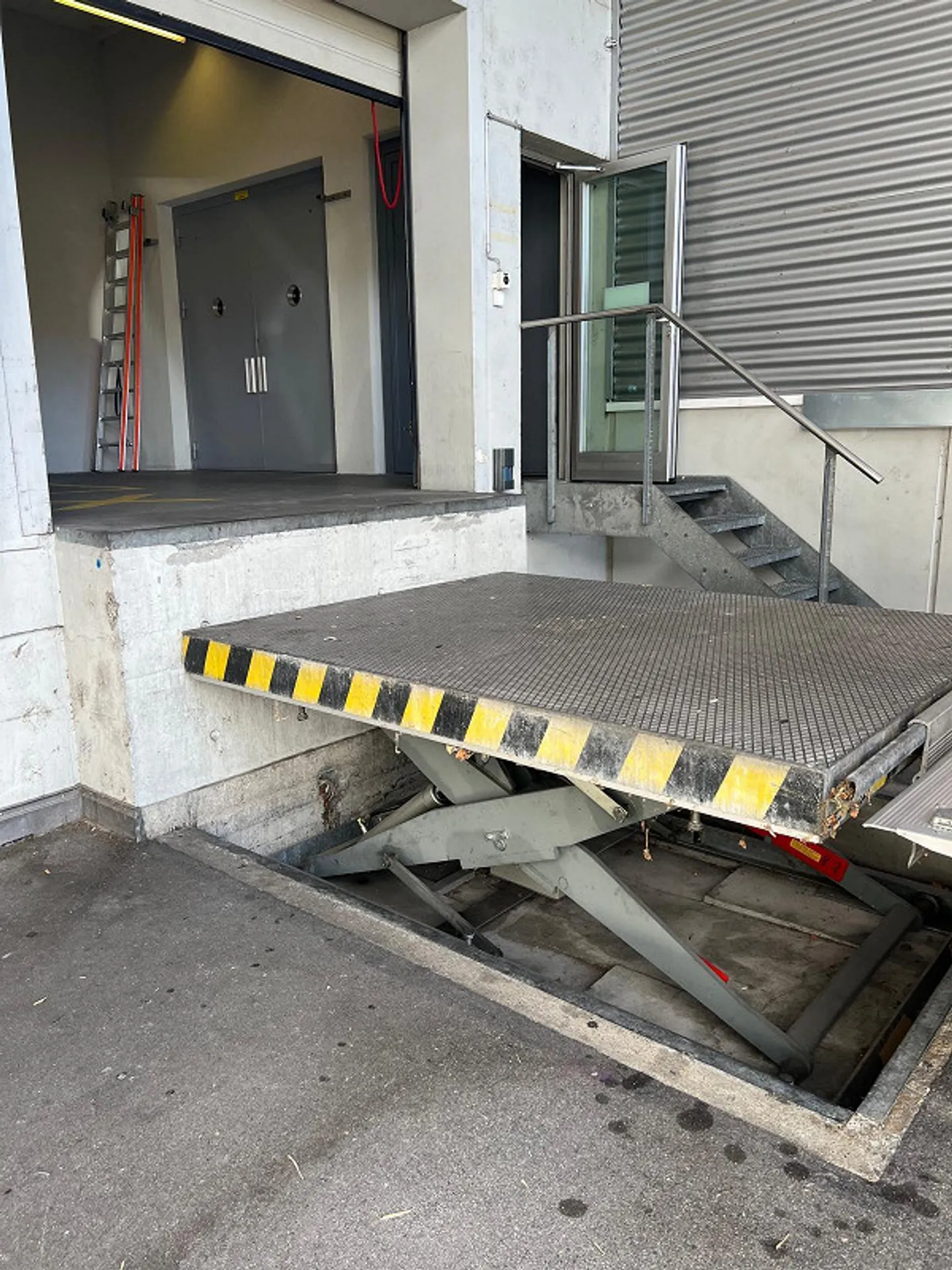 Spazio commerciale attraente direttamente sull'autostrada a Dierikon LU - Foto 12 di 13