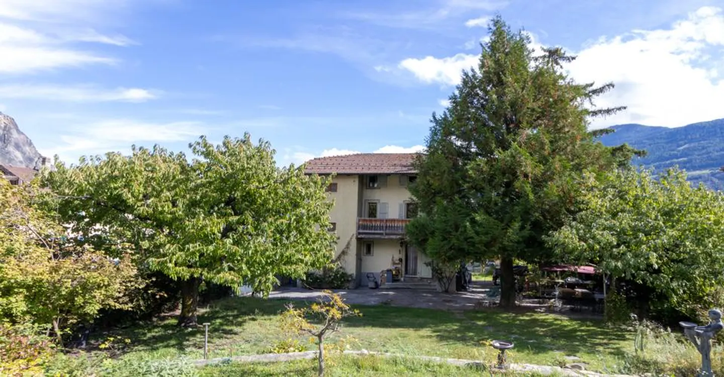 FOR SALE HOUSE WITH CHARACTER 5.5 ROOMS IN CHAMOSON - Photo 1 of 12