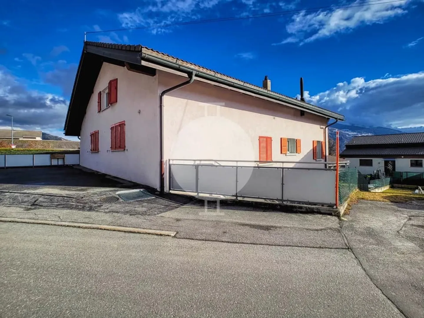 Casa con 2 appartamenti in vendita nel villaggio di Grimisuat - Foto 2 di 7