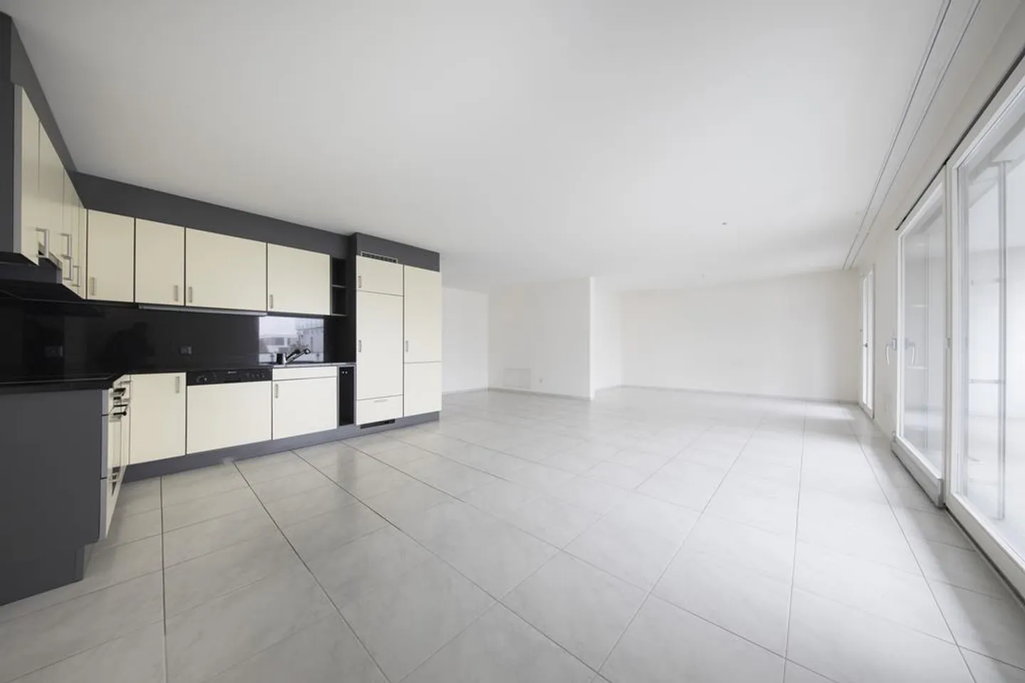 Appartamento spazioso e luminoso in una posizione ideale! - Foto 4 di 11