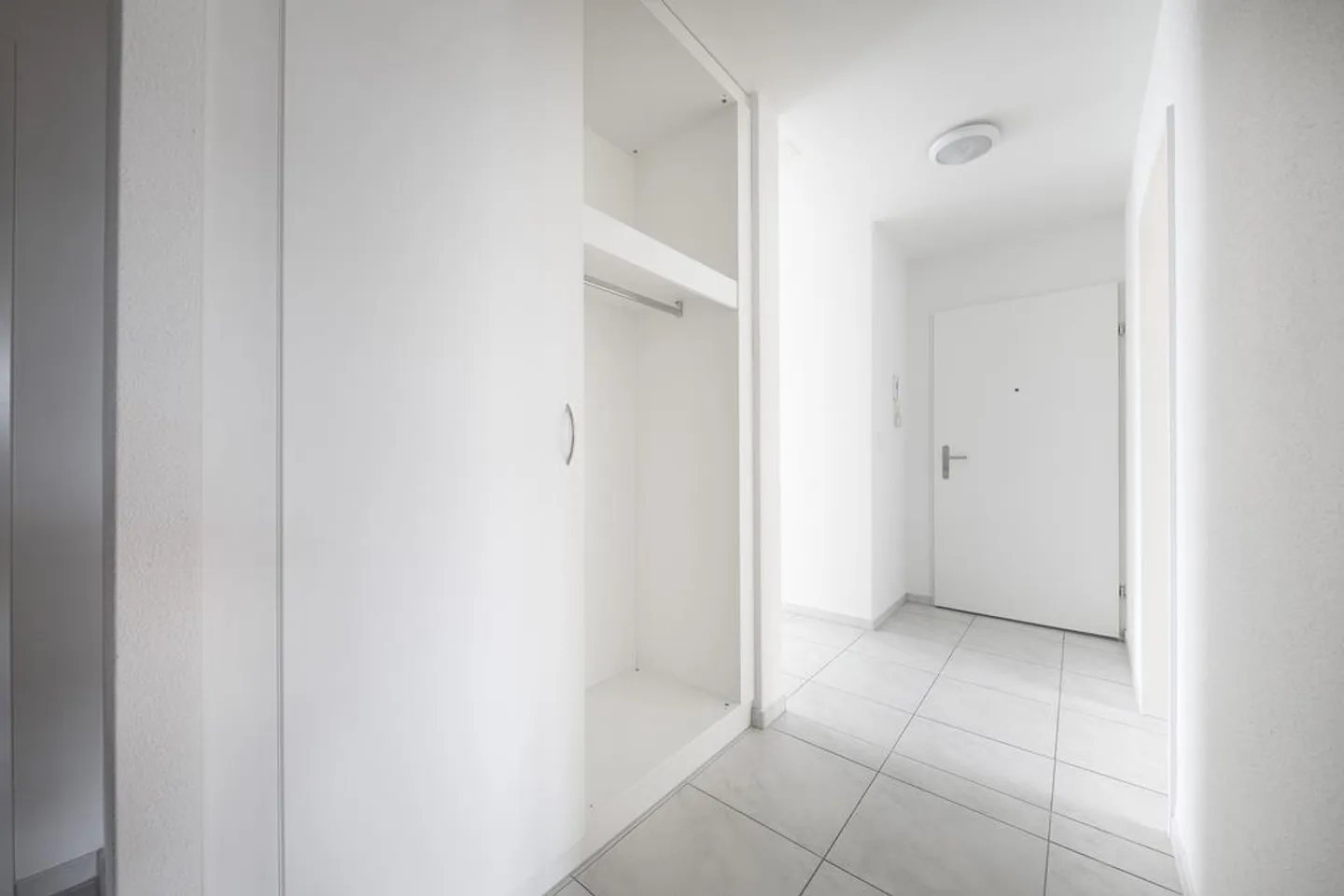 Appartamento spazioso e luminoso in una posizione ideale! - Foto 5 di 11