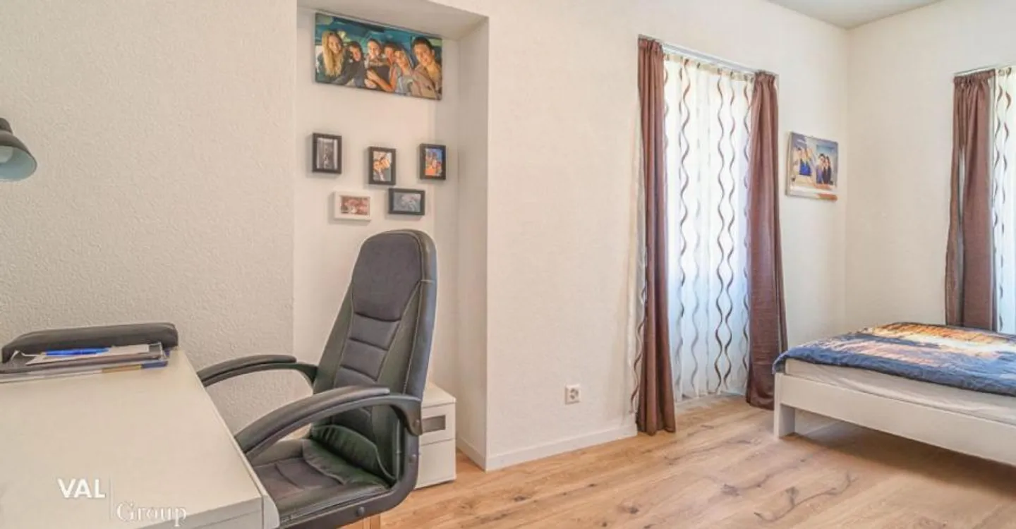 Modernized 3.5-room apartment in the heart of Glis - Photo 5 of 12