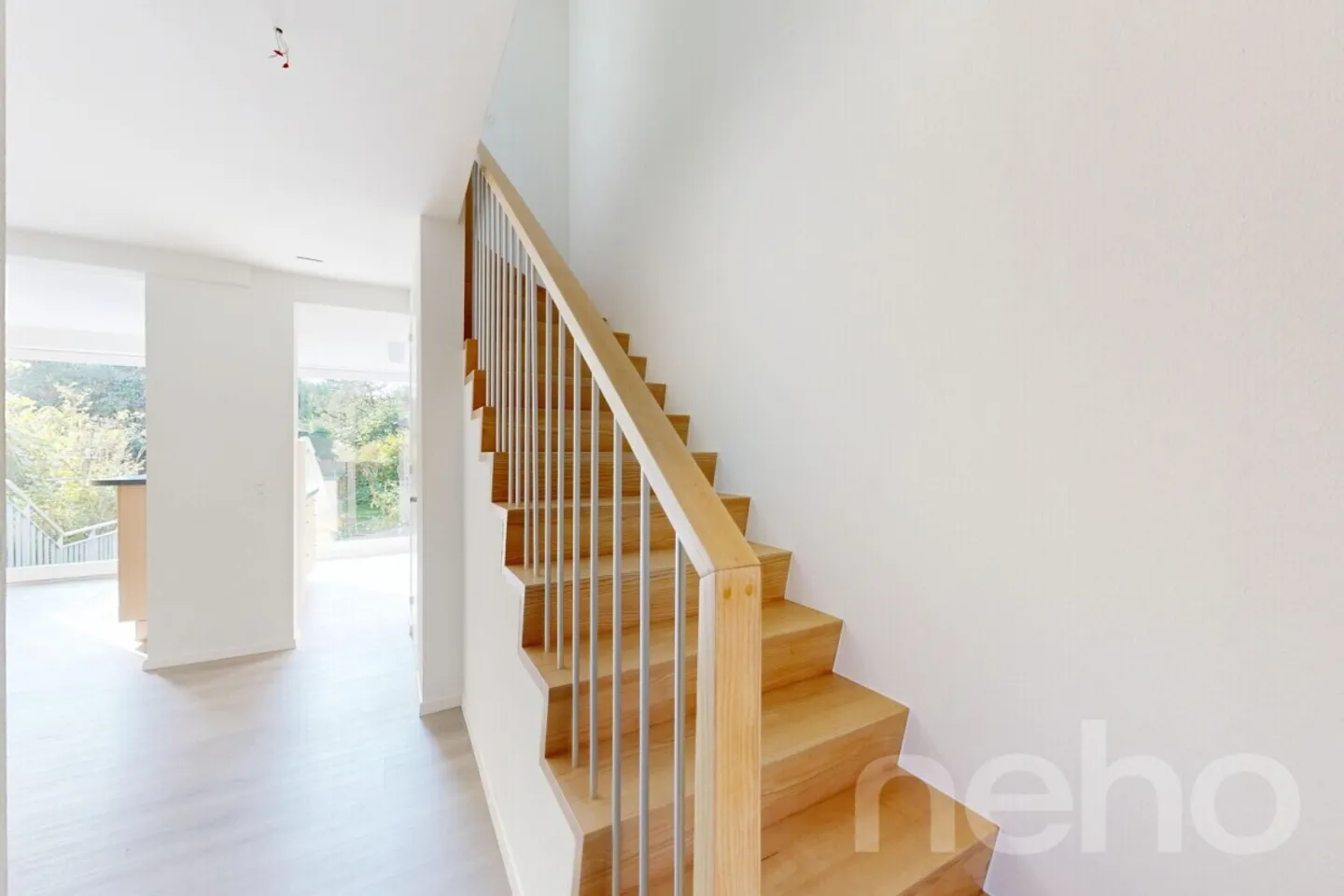 Renovated 4.5-room terraced house with garden in Basel - Photo 2 of 12