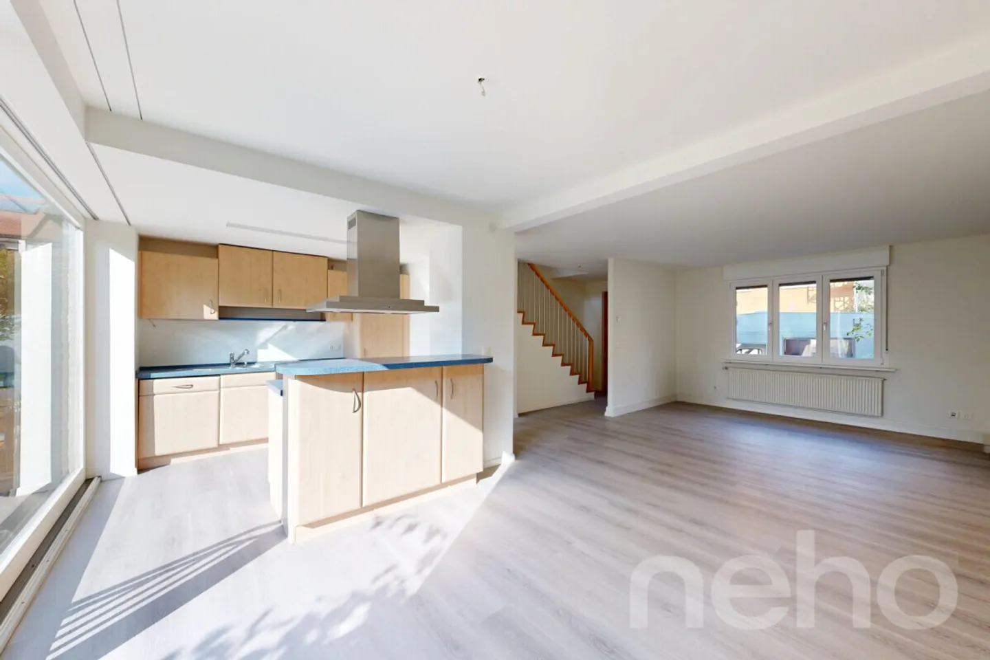 Renovated 4.5-room terraced house with garden in Basel - Photo 3 of 12