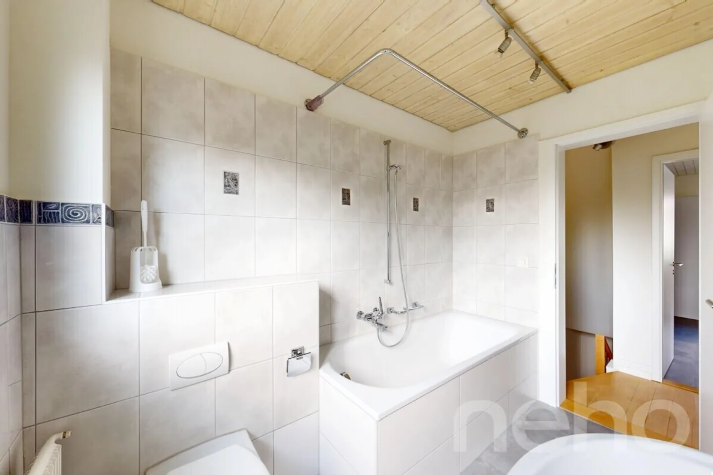 Renovated 4.5-room terraced house with garden in Basel - Photo 7 of 12