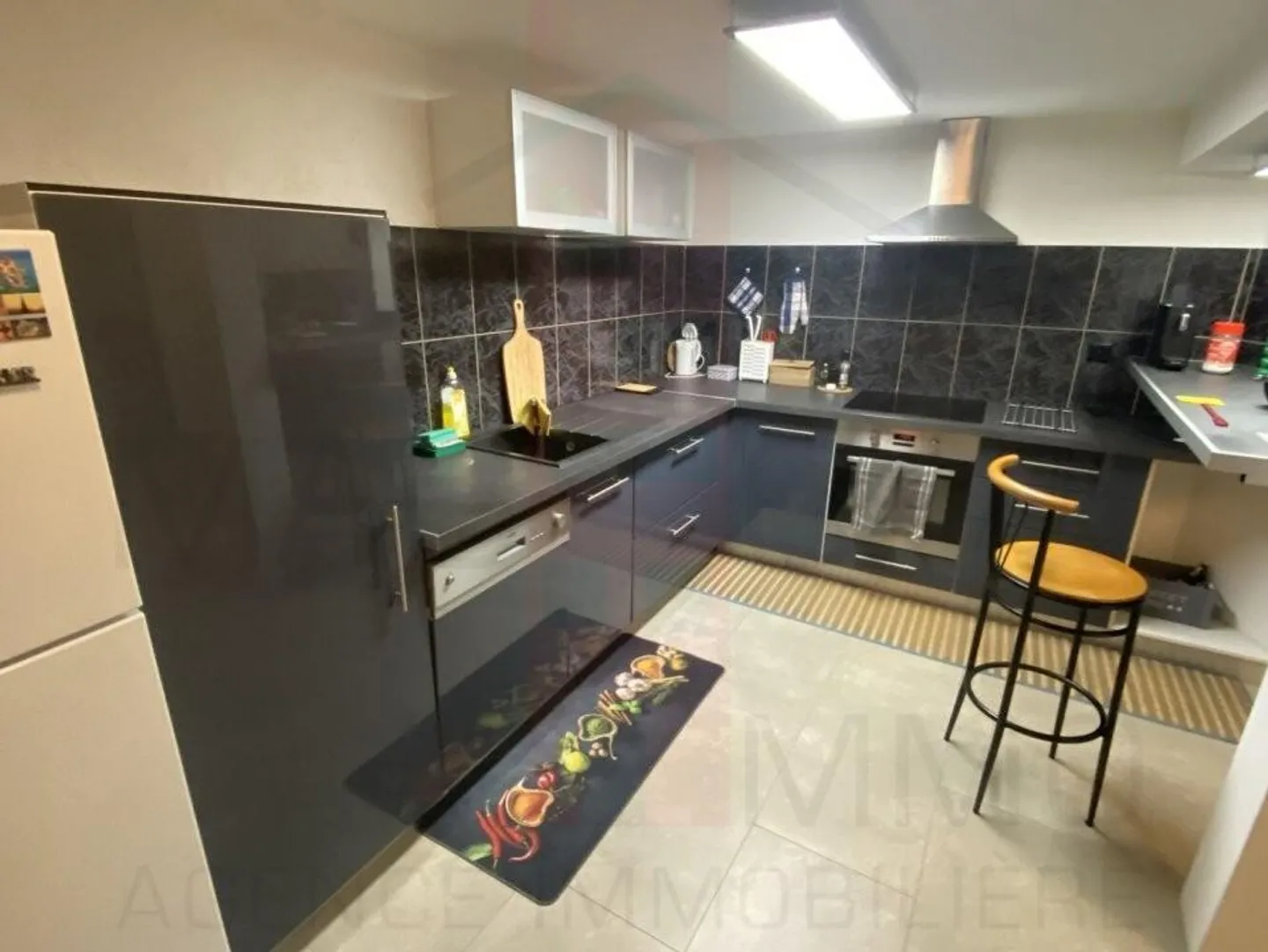 Edificio a uso misto - Foto 1 di 3