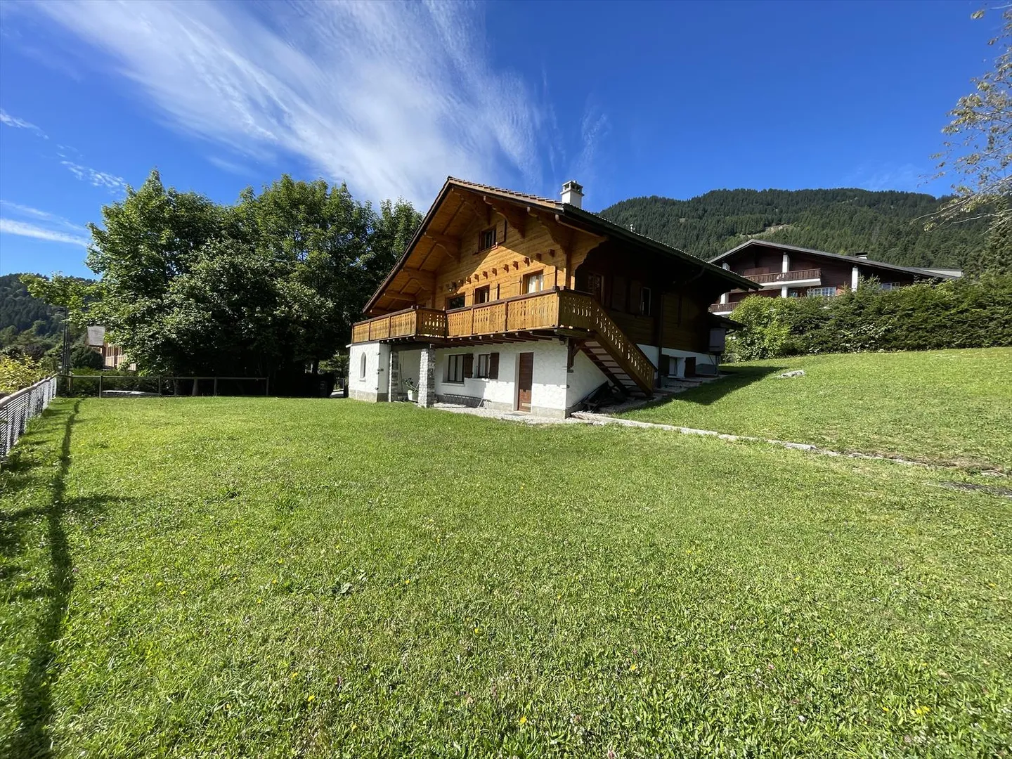 Beautiful chalet near skiing - Photo 3 of 28