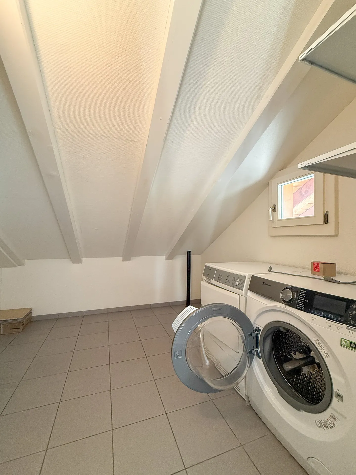 Appartamento duplex con giardino privato, centro del villaggio di Münchenbuchsee - Foto 29 di 43