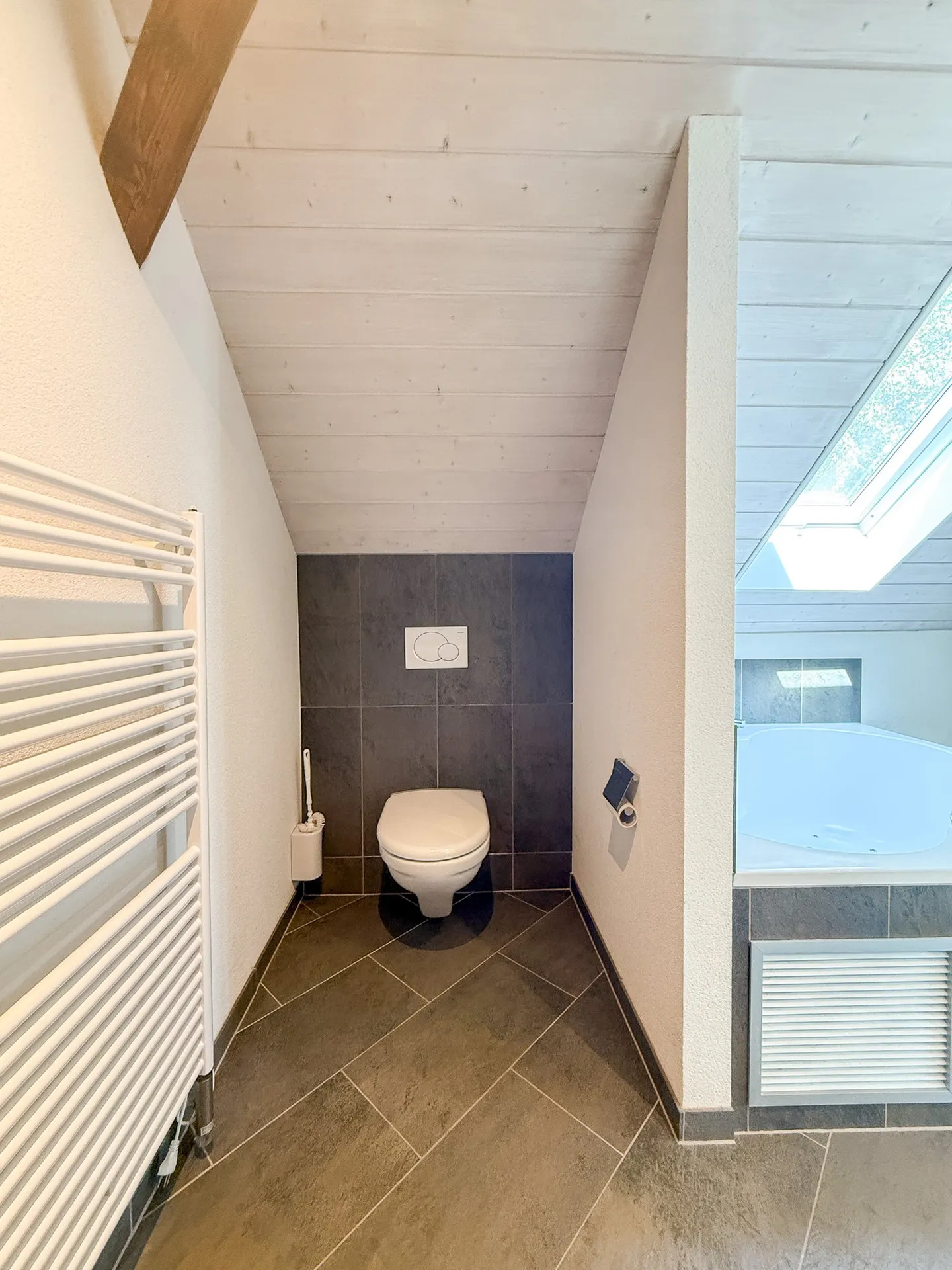 Appartamento duplex con giardino privato, centro del villaggio di Münchenbuchsee - Foto 33 di 43