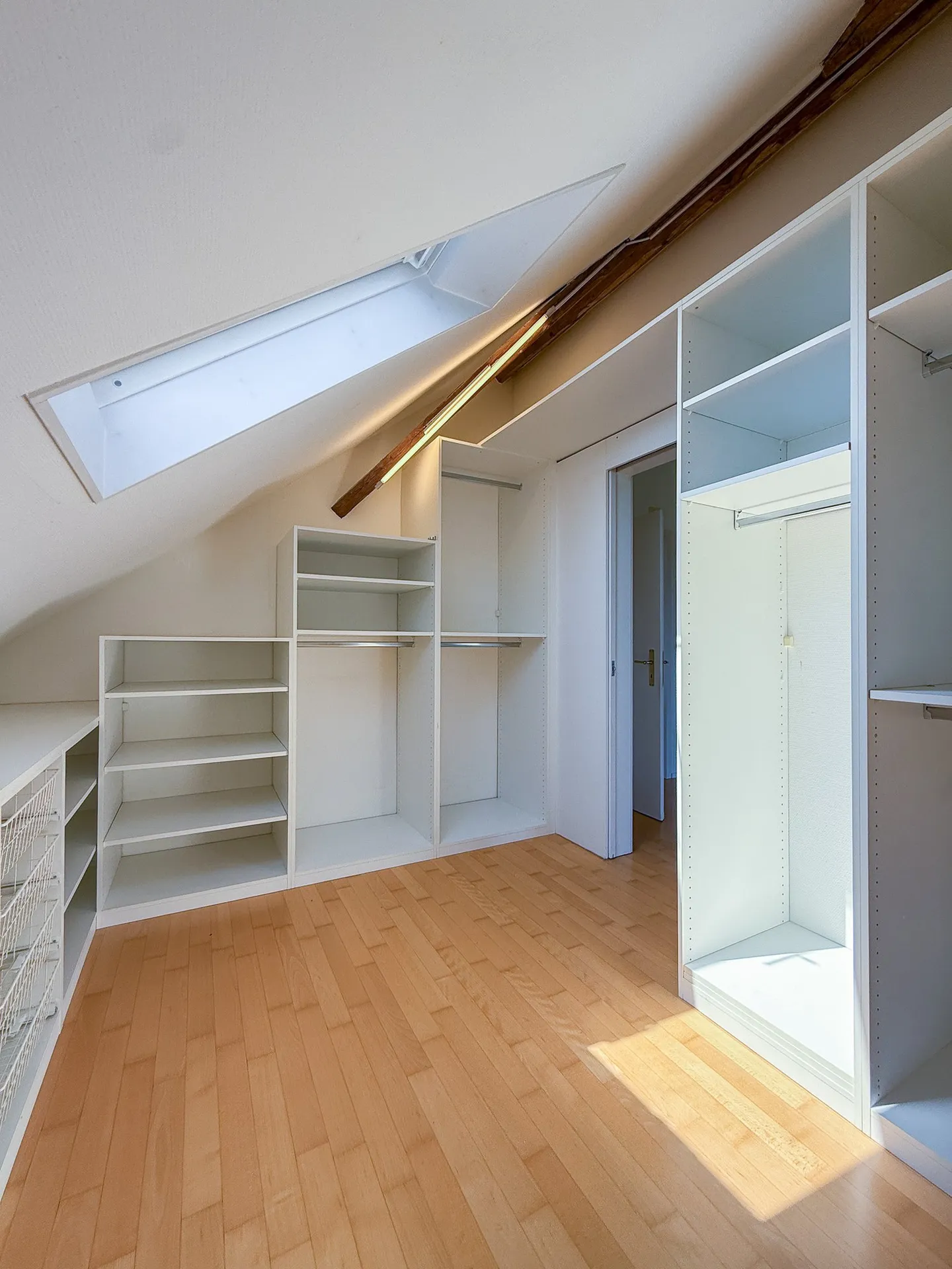 Appartamento duplex con giardino privato, centro del villaggio di Münchenbuchsee - Foto 35 di 43