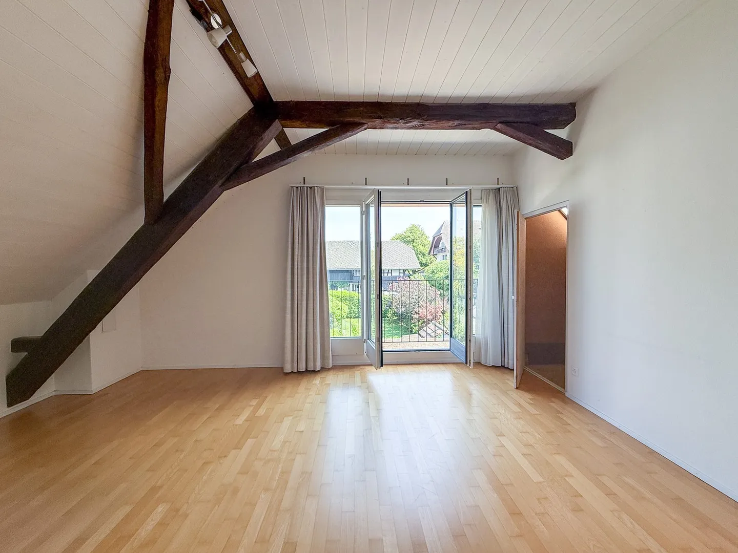 Appartamento duplex con giardino privato, centro del villaggio di Münchenbuchsee - Foto 36 di 43