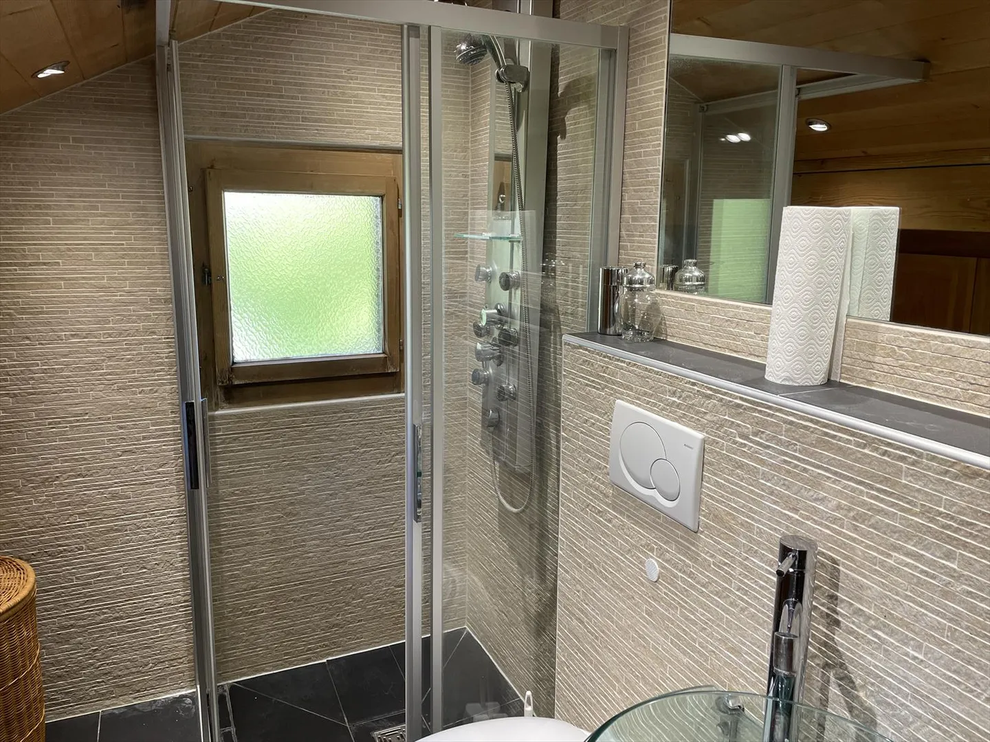 Beautiful chalet near skiing - Photo 17 of 28