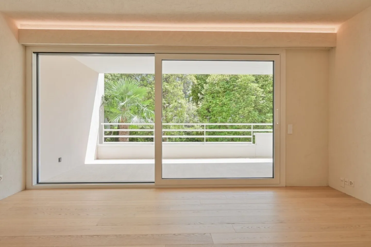 Geräumige und neue Wohnung in exklusiver Lage in der Nähe des Golfplatzes und des Lidos - Foto 1 von 12