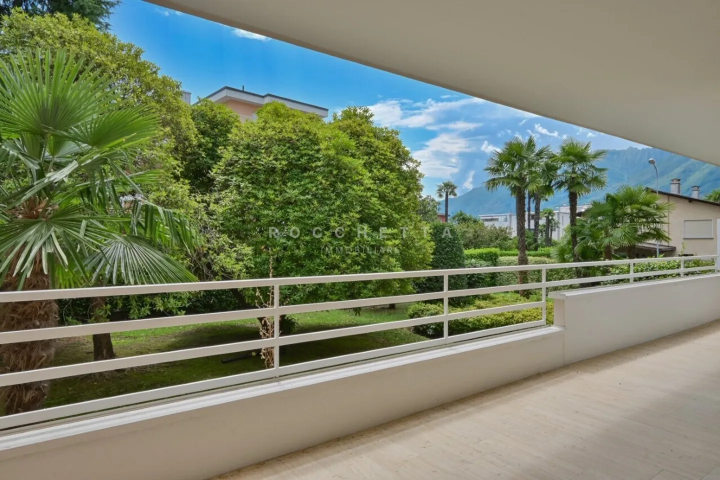 Geräumige und neue Wohnung in exklusiver Lage in der Nähe des Golfplatzes und des Lidos - Foto 2 von 12