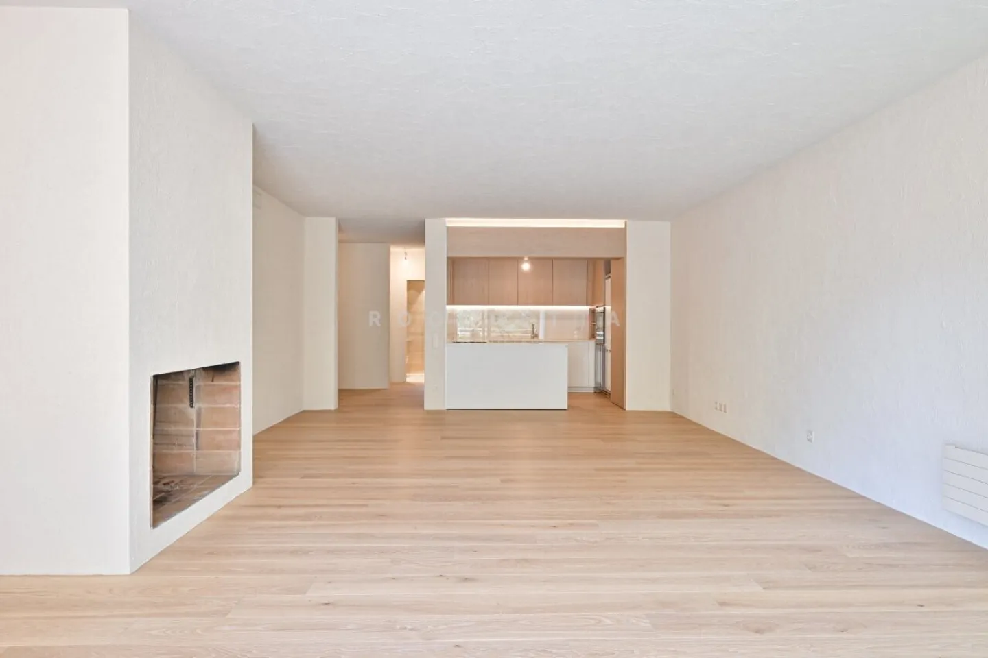 Geräumige und neue Wohnung in exklusiver Lage in der Nähe des Golfplatzes und des Lidos - Foto 3 von 12