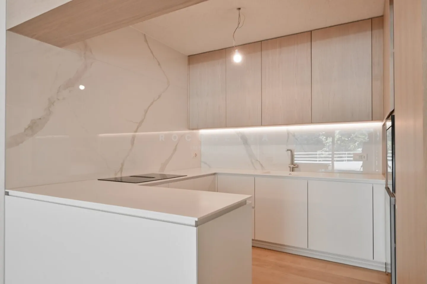 Geräumige und neue Wohnung in exklusiver Lage in der Nähe des Golfplatzes und des Lidos - Foto 4 von 12