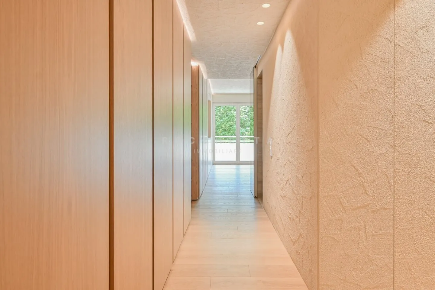 Geräumige und neue Wohnung in exklusiver Lage in der Nähe des Golfplatzes und des Lidos - Foto 6 von 12