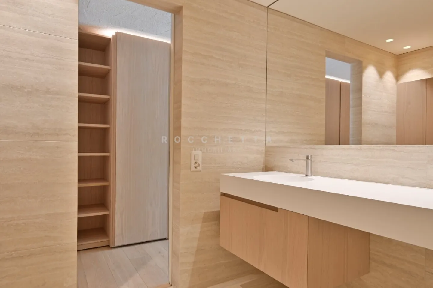 Geräumige und neue Wohnung in exklusiver Lage in der Nähe des Golfplatzes und des Lidos - Foto 8 von 12