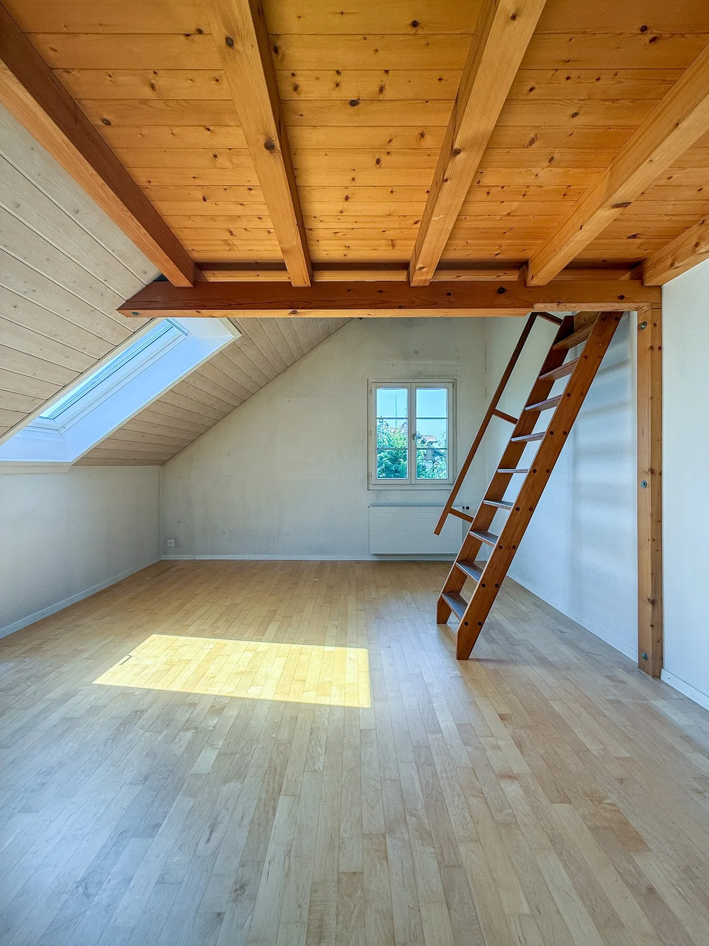 Appartamento duplex con giardino privato, centro del villaggio di Münchenbuchsee - Foto 38 di 43