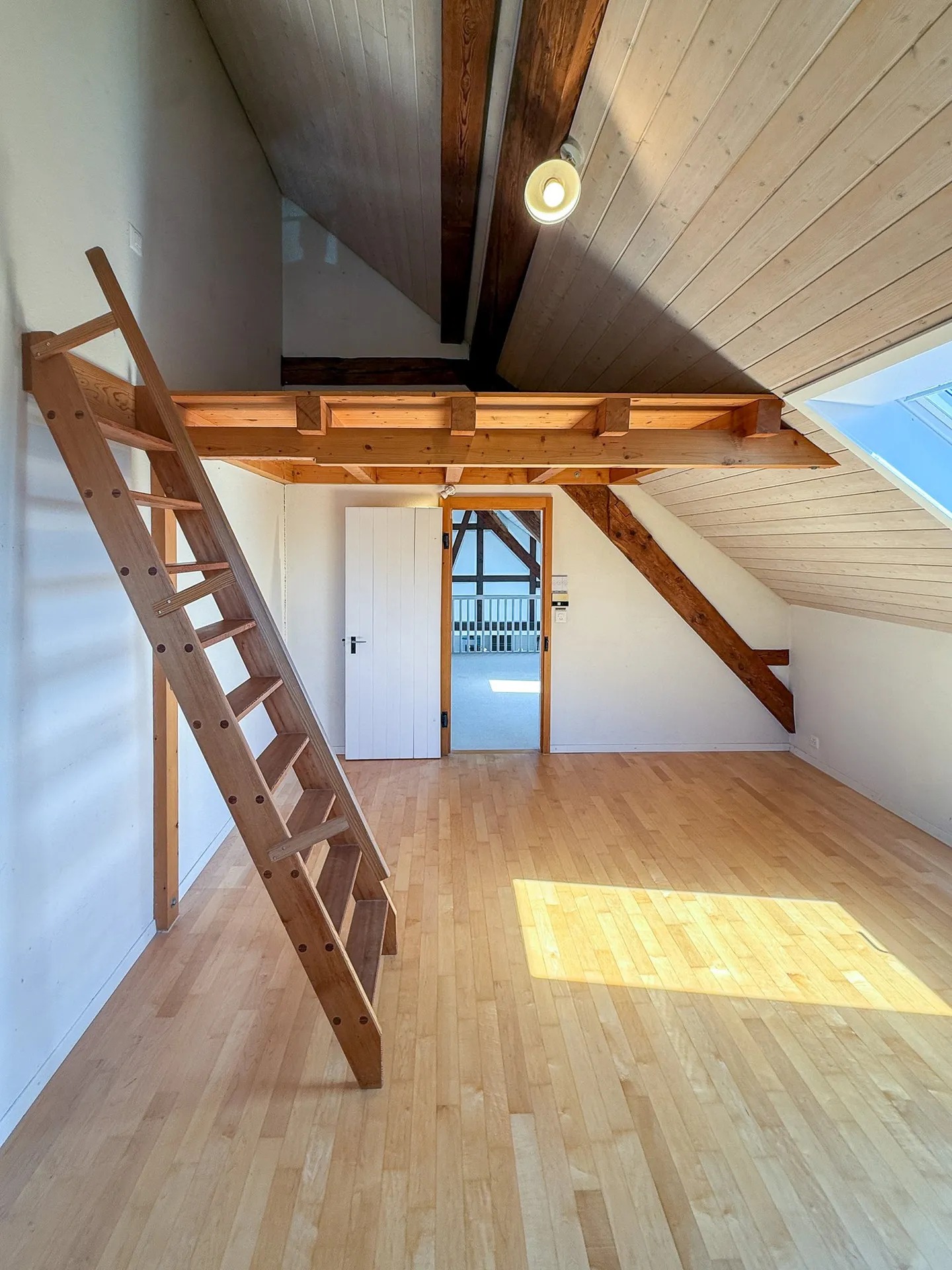 Appartamento duplex con giardino privato, centro del villaggio di Münchenbuchsee - Foto 39 di 43