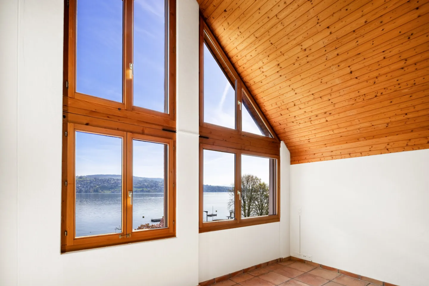 Thalwil: Ampia casa con terrazza e vista lago - Foto 2 di 6