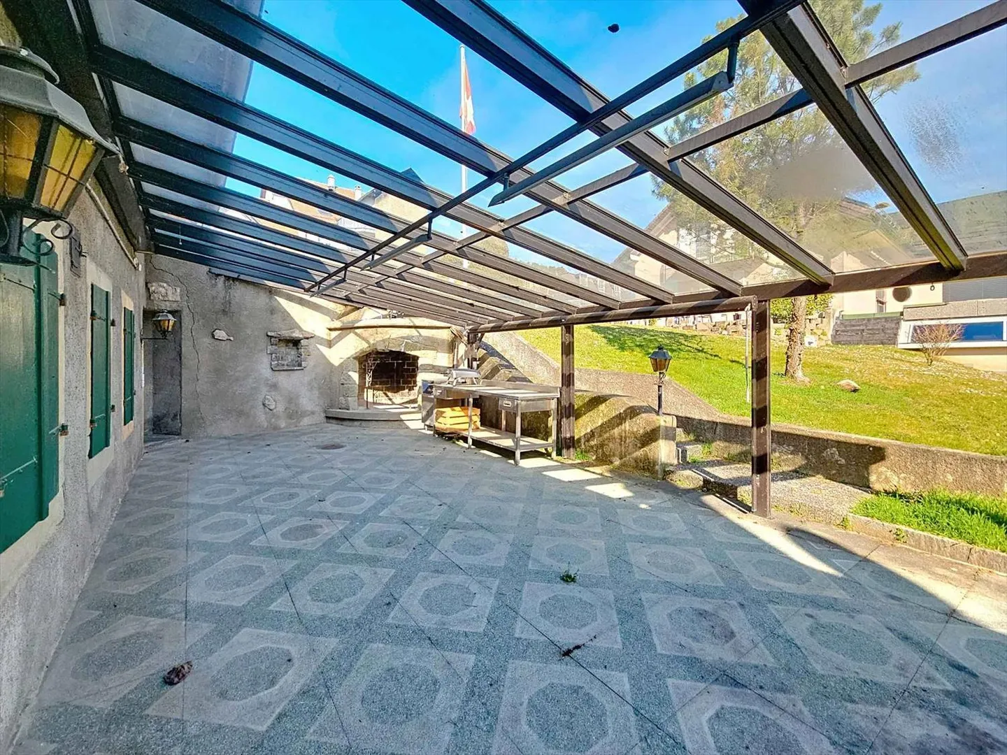 Bâtisse avec logement de 5.5 pièces, jardin et 200 m² de disponible - Photo 4 sur 13