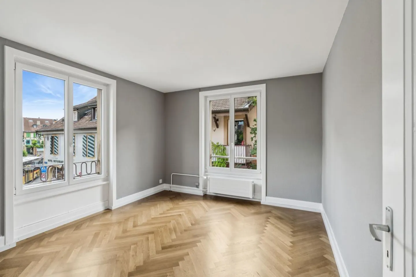 Luminoso appartamento di 3,5 stanze ristrutturato nel cuore del villaggio - Foto 2 di 8