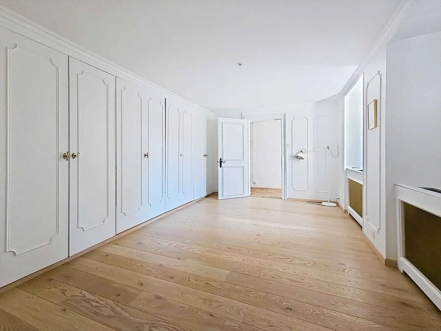 Bâtisse avec logement de 5.5 pièces, jardin et 200 m² de disponible - Photo 9 sur 13