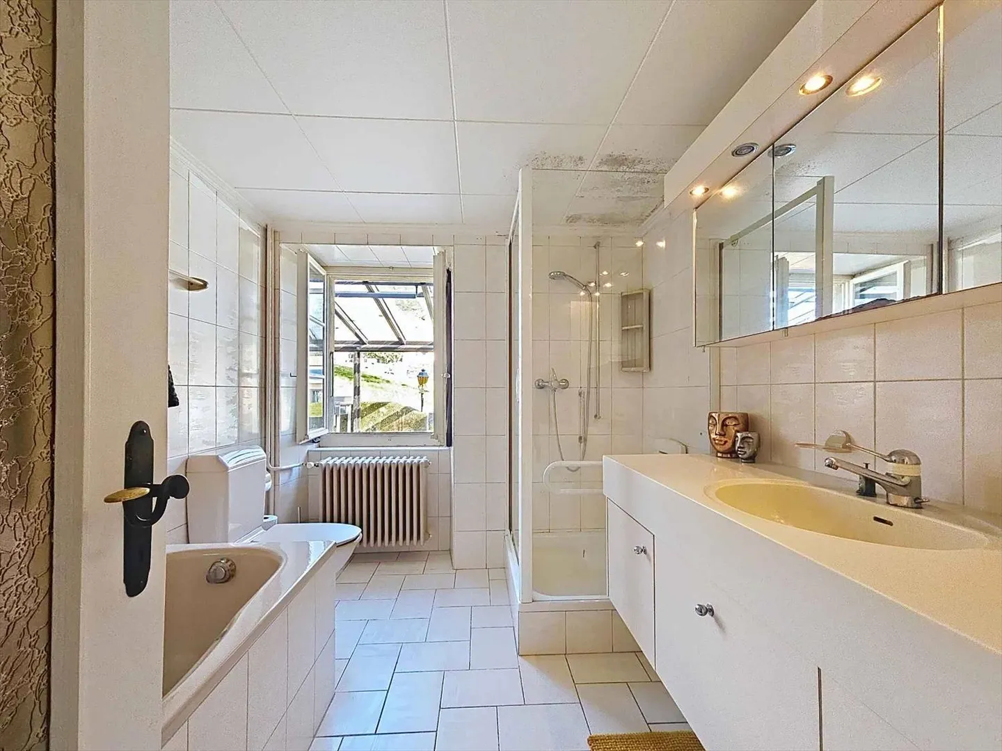 Bâtisse avec logement de 5.5 pièces, jardin et 200 m² de disponible - Photo 10 sur 13