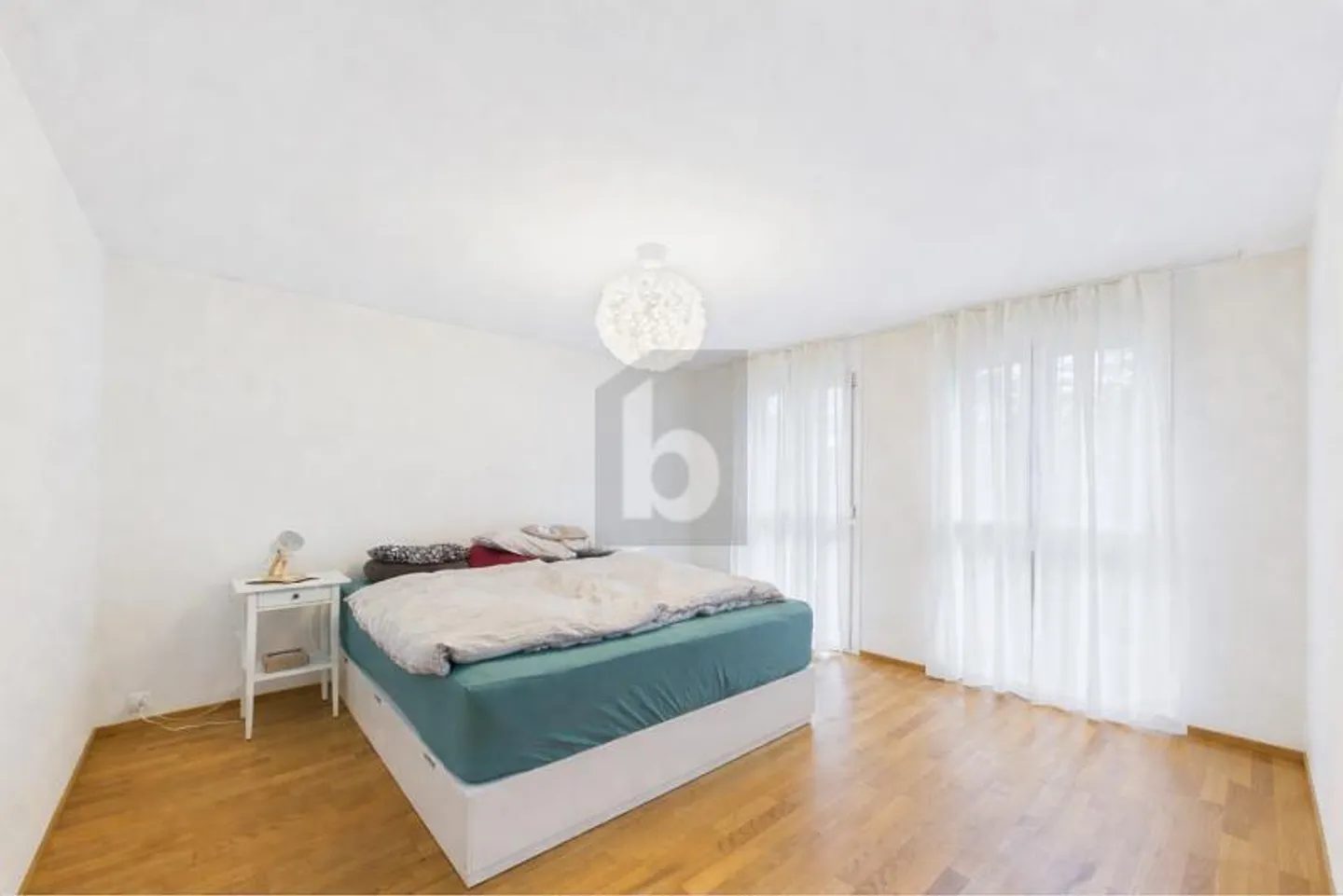 HIGH QUALITY, BRIGHT & WITH OUTDOOR AREA - Photo 5 of 6