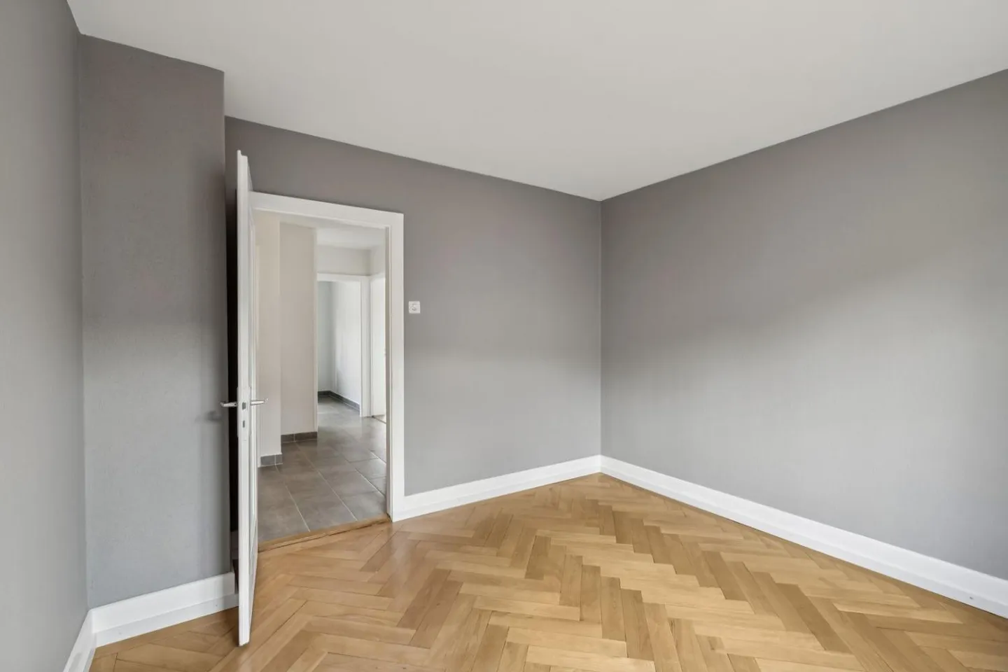 Luminoso appartamento di 3,5 stanze ristrutturato nel cuore del villaggio - Foto 6 di 8