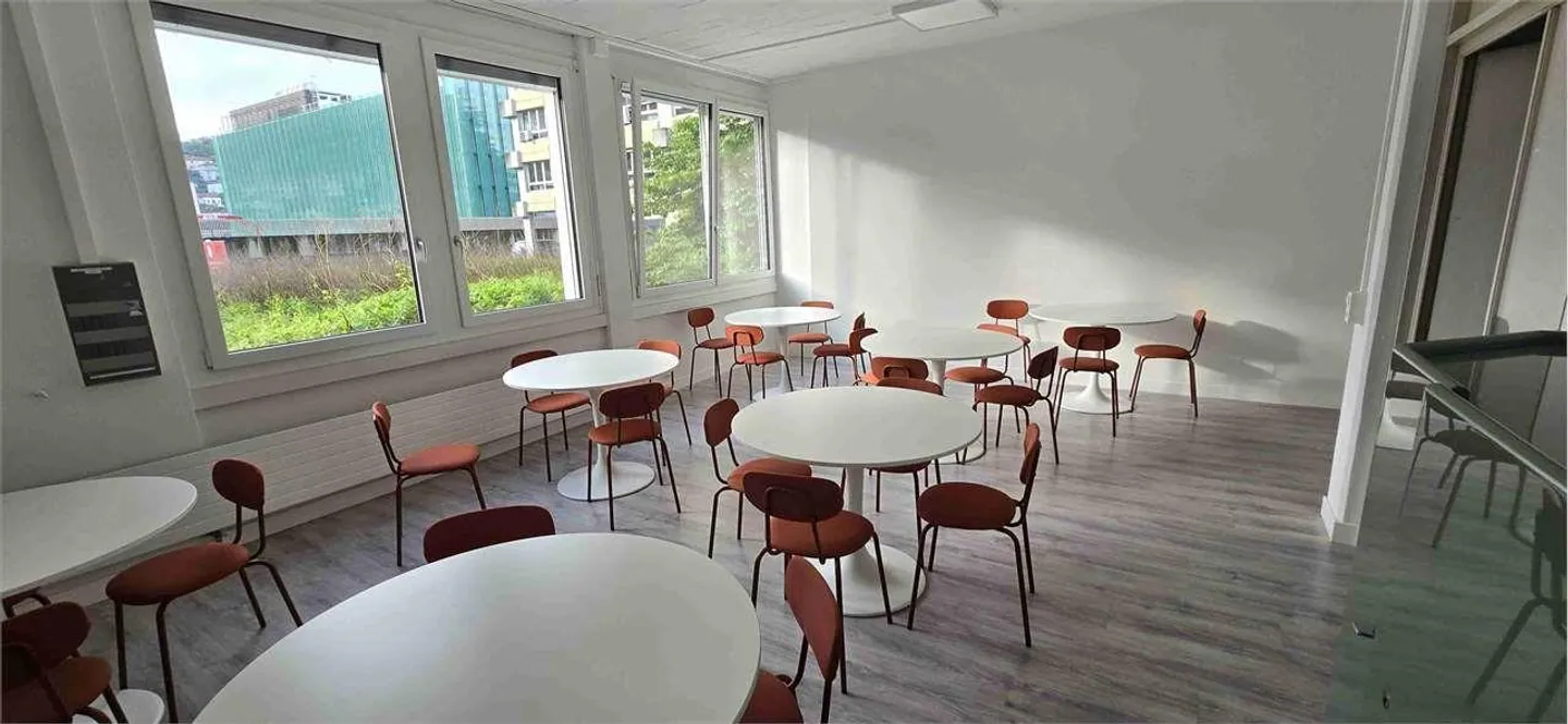 WAREHOUSE AND OFFICES IN A STRATEGIC AREA - Photo 7 of 8