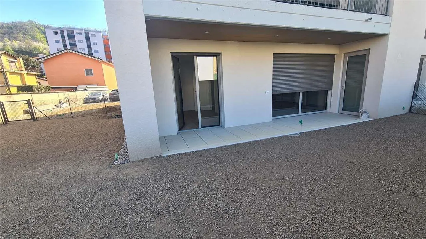 CHIASSO: NUOVO ELEGANTE 2.5 LOC CON AMPIO GIARDINO - Foto 3 di 12