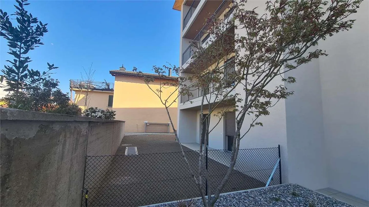 CHIASSO: NUOVO ELEGANTE 2.5 LOC CON AMPIO GIARDINO - Foto 5 di 12