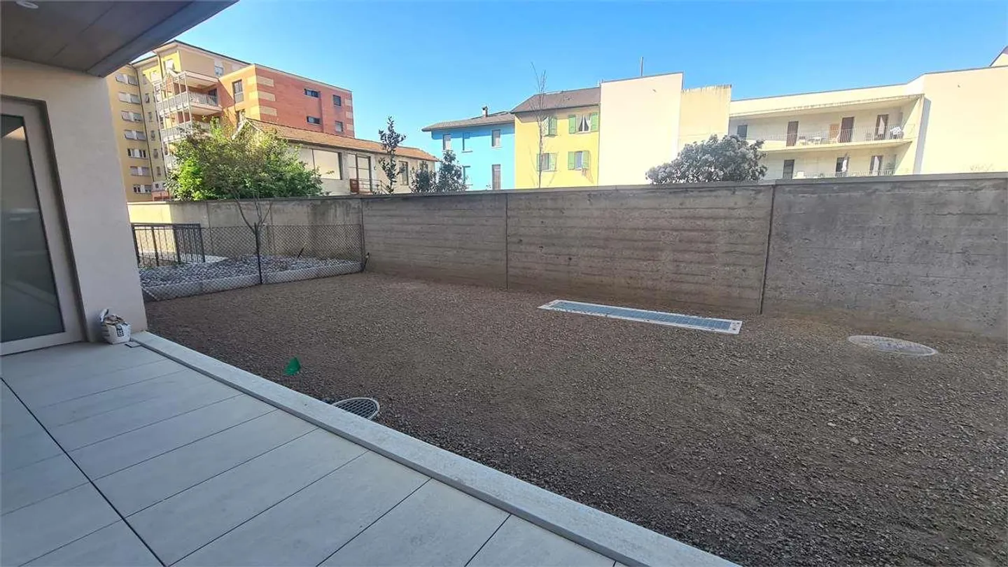 CHIASSO: NUOVO ELEGANTE 2.5 LOC CON AMPIO GIARDINO - Foto 6 di 12