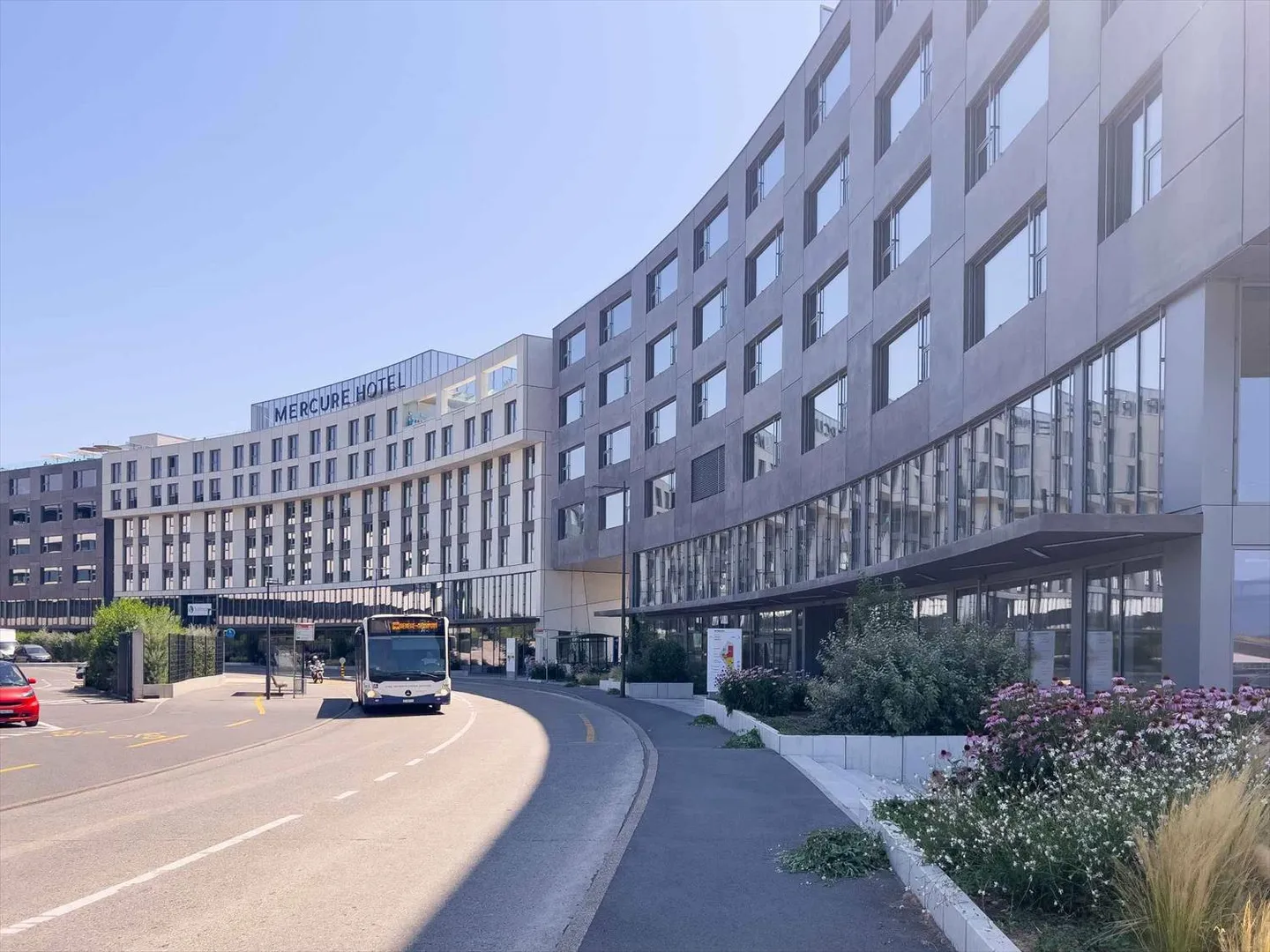 Bureau Plug & Play de 337 m² – Atrium Park, Meyrin - Photo 2 sur 9