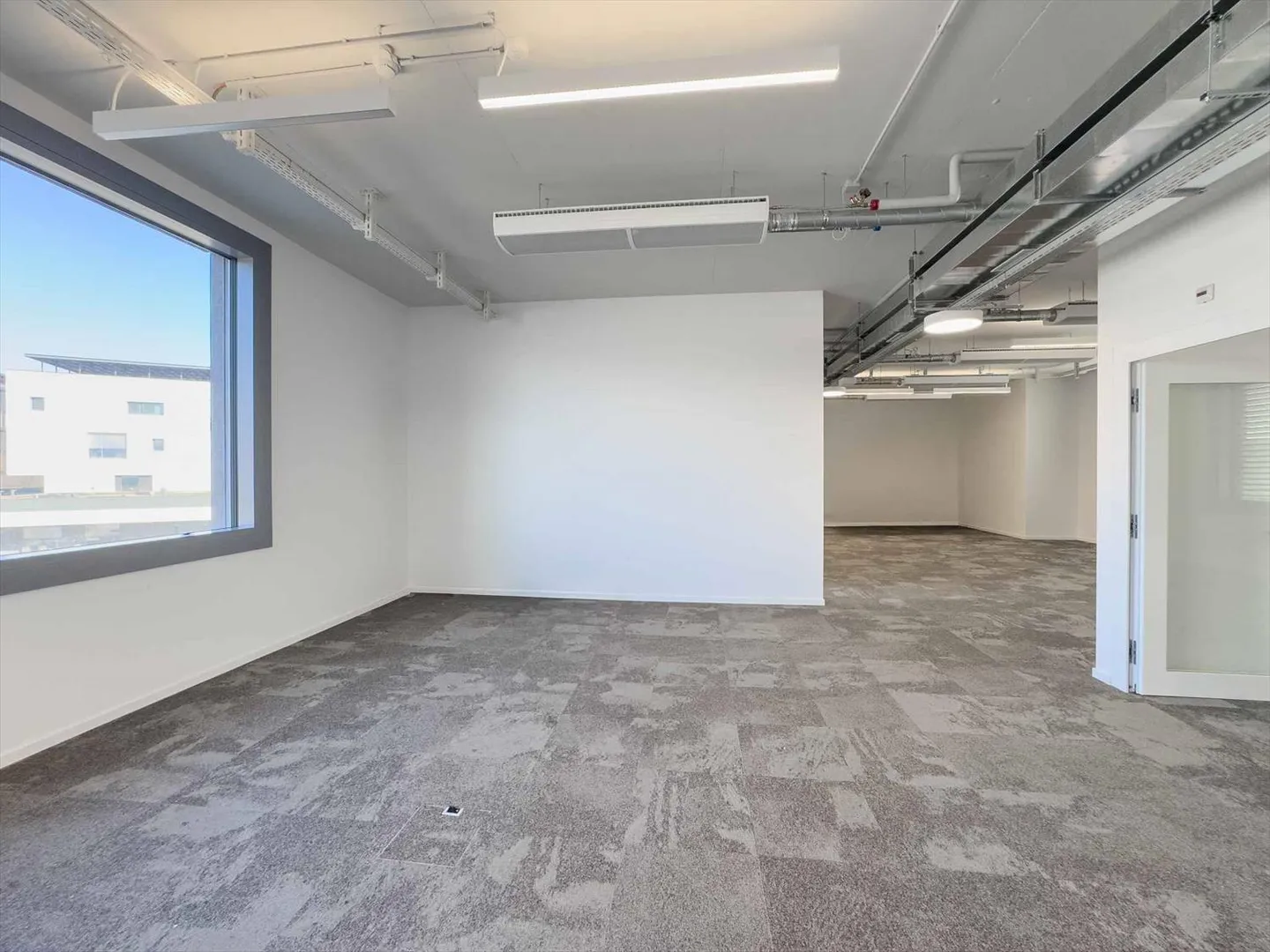 Bureau Plug & Play de 337 m² – Atrium Park, Meyrin - Photo 4 sur 9