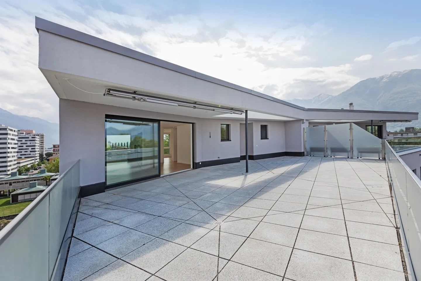 Elegantes Penthouse in Locarno - Foto 2 von 11