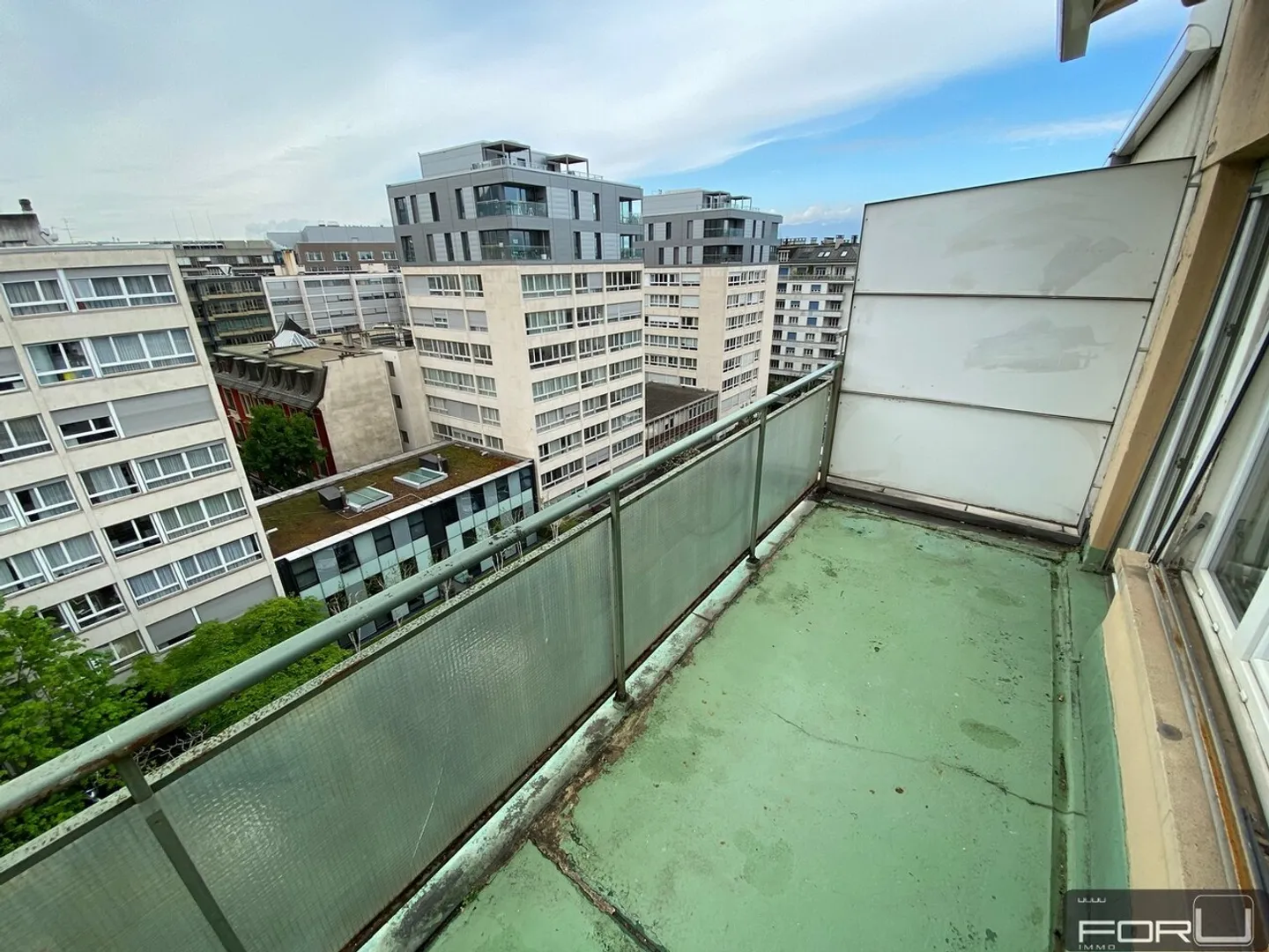 Grande attico di 2,5 stanze in stile antico con terrazza in centro città - Foto 2 di 10