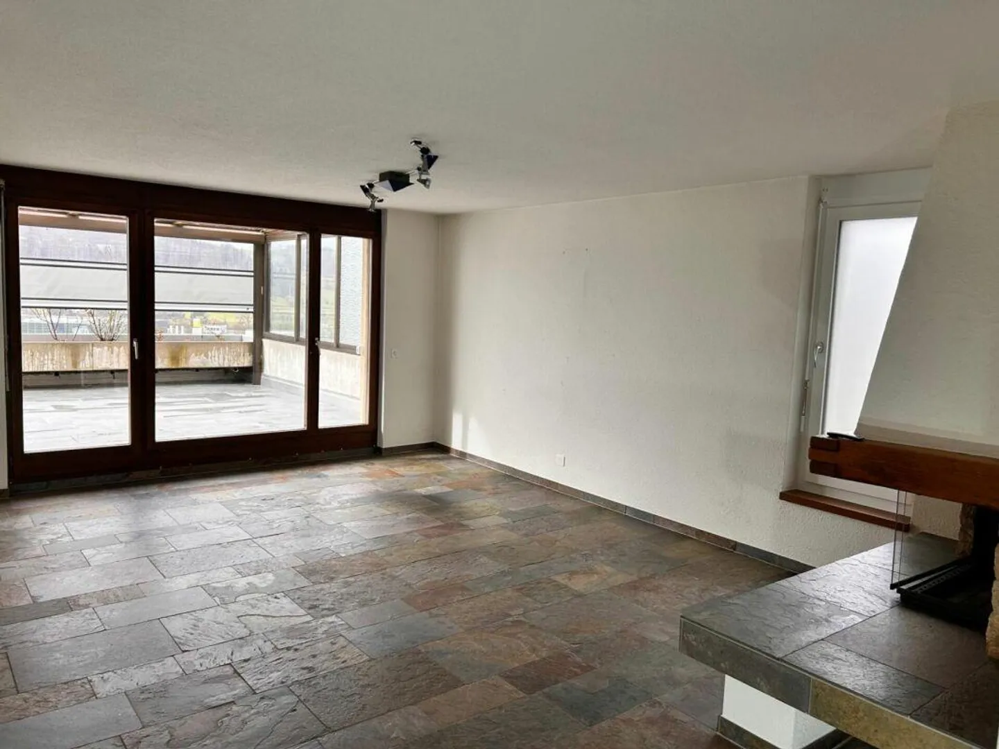 3.5 Room Terrace Apartment with 2 Garages - Photo 3 of 10