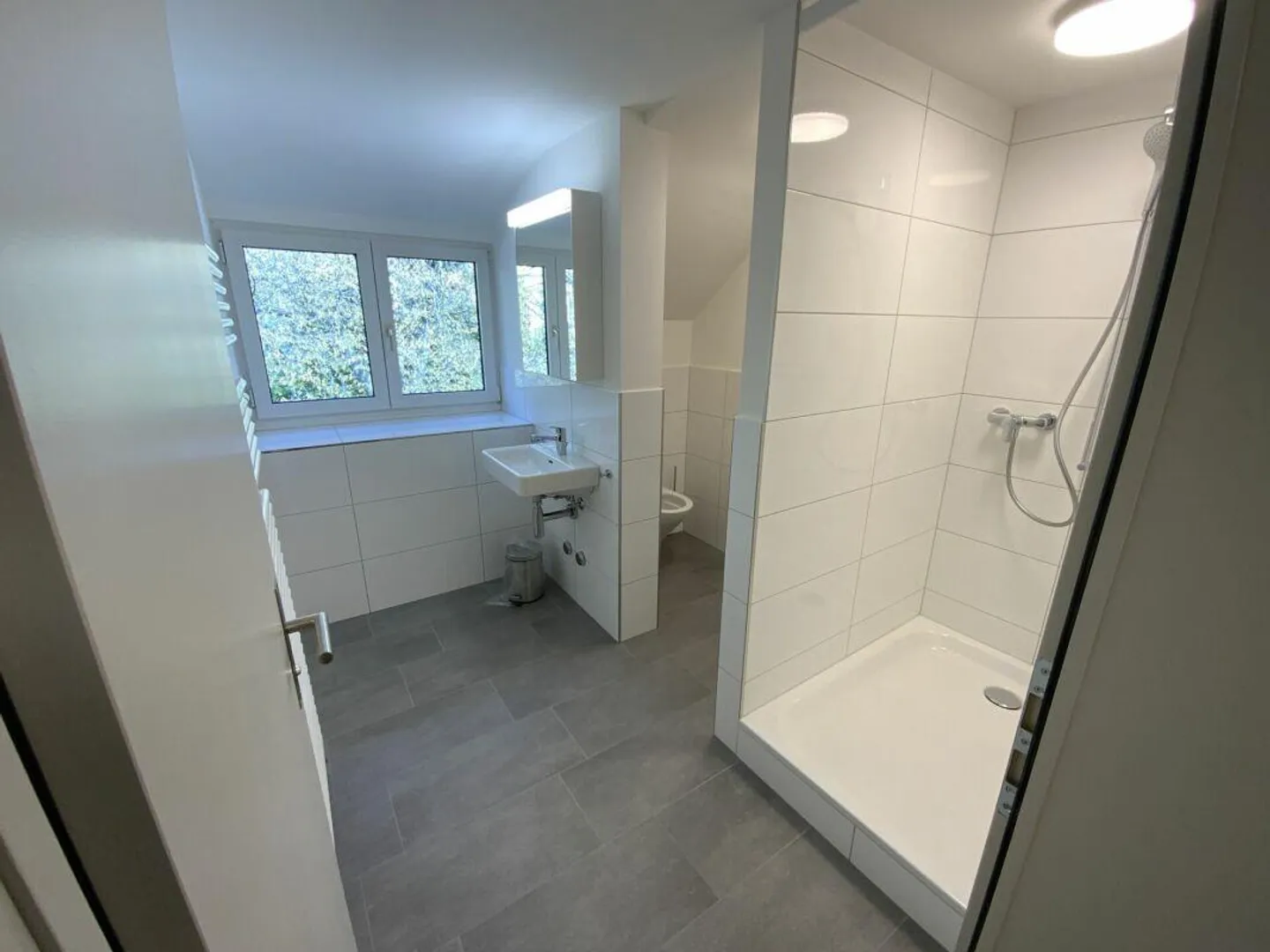 Chambre pour étudiants HSG dans une maison d'étudiants - Photo 2 sur 5