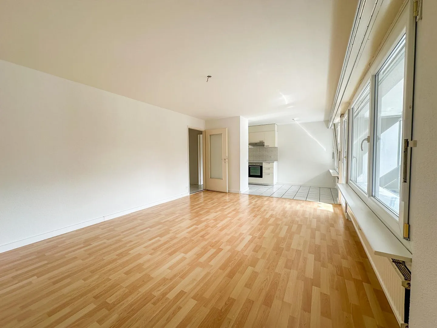Bright 4-room apartment in Oberdorf with balcony - Photo 4 of 12