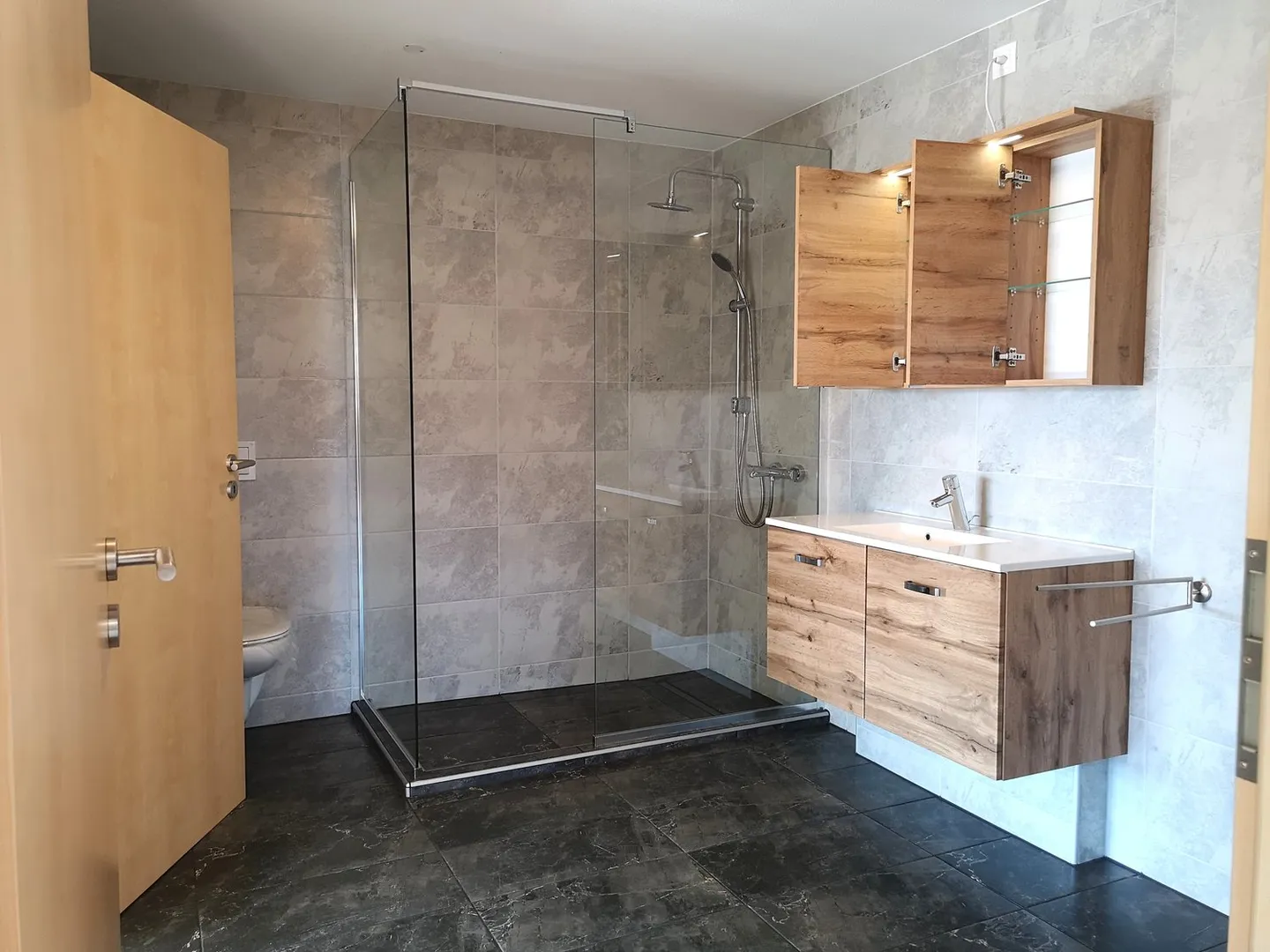 New apartment on the 1st floor with covered terrace, with a view. - Photo 12 of 18