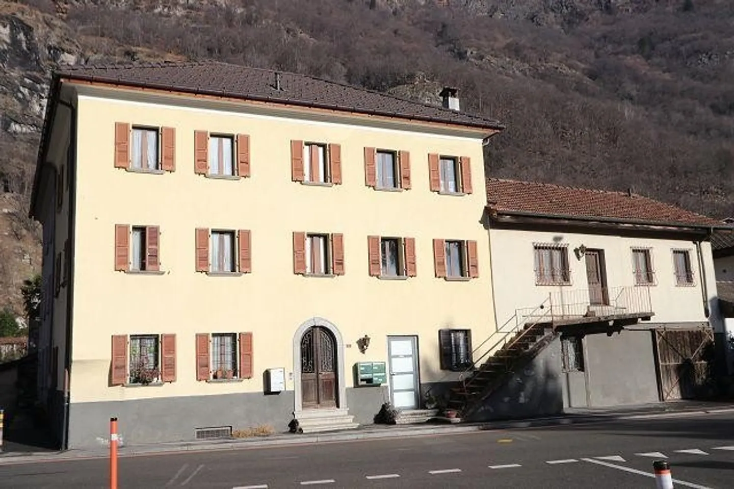 Maison de 6 familles avec jardin - Photo 1 sur 18