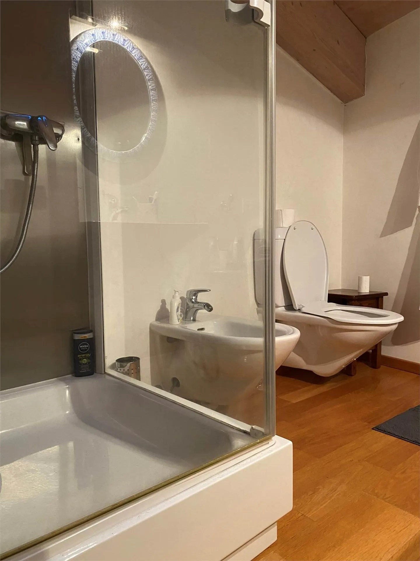 Maison rénovée à Contone composée d'un penthouse et de deux appartements - Photo 8 sur 10