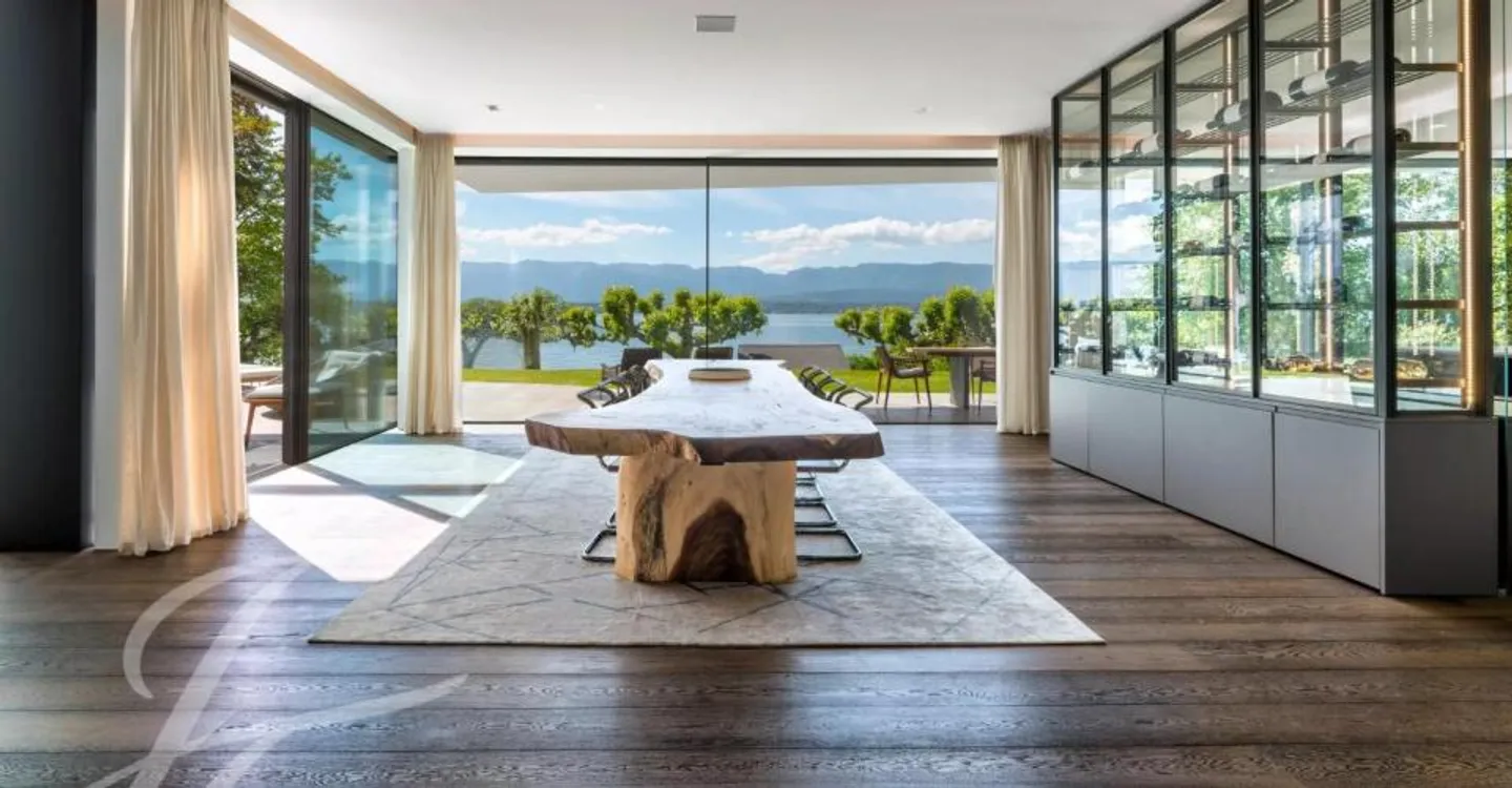 Luxury Villa with Lake Access - Photo 5 of 12